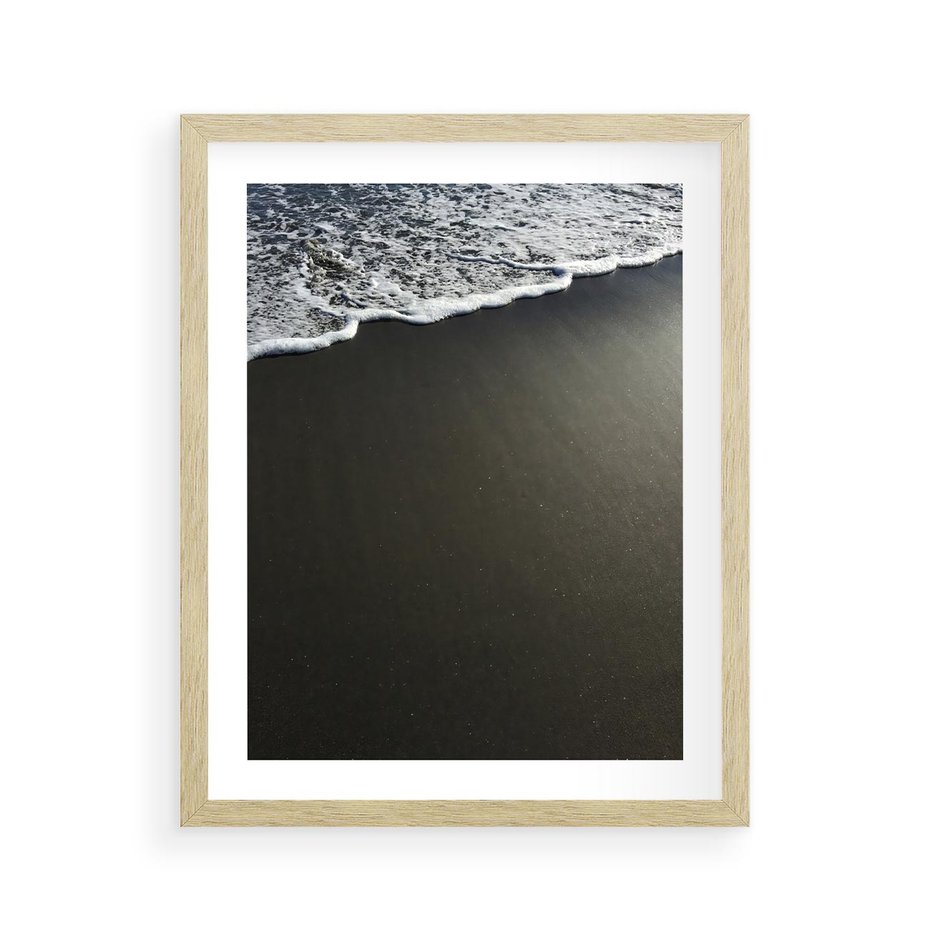 Plakat w ramie 40x50 - Morskie Fale na Plaży - plaża, morskie fale omywają piasek - rama drewno