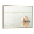 Obraz w ramie 100x70 - Spokój Plaży - fotografia, biała muszla na plaży - rama drewno