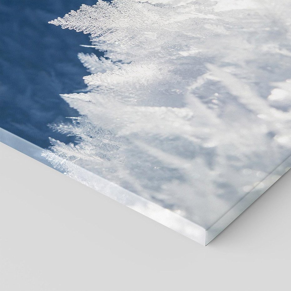 Obraz na płótnie 60x60 - Zimowa magia: Kryształki lodu - zima, kryształki