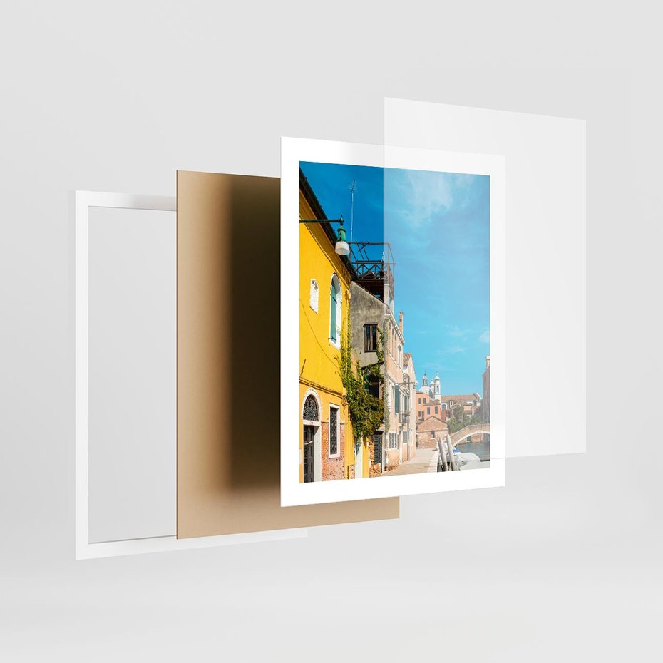 Plakat w ramie 40x50 - Przechadzka w Sercu Miasta - uliczka, perspektywa - rama biała