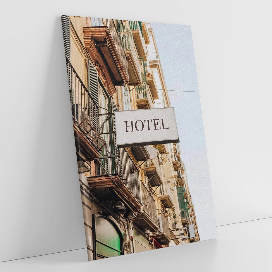 Obraz na płótnie 50x70 - Magiczne Spacery - hotel, uliczka