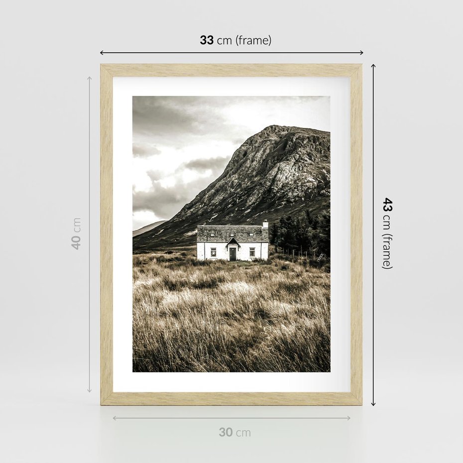 Plakat w ramie 30x40 - Biały Domek w Sepii: Wiejski Urok - domek w górach, kolory sepii - rama drewno