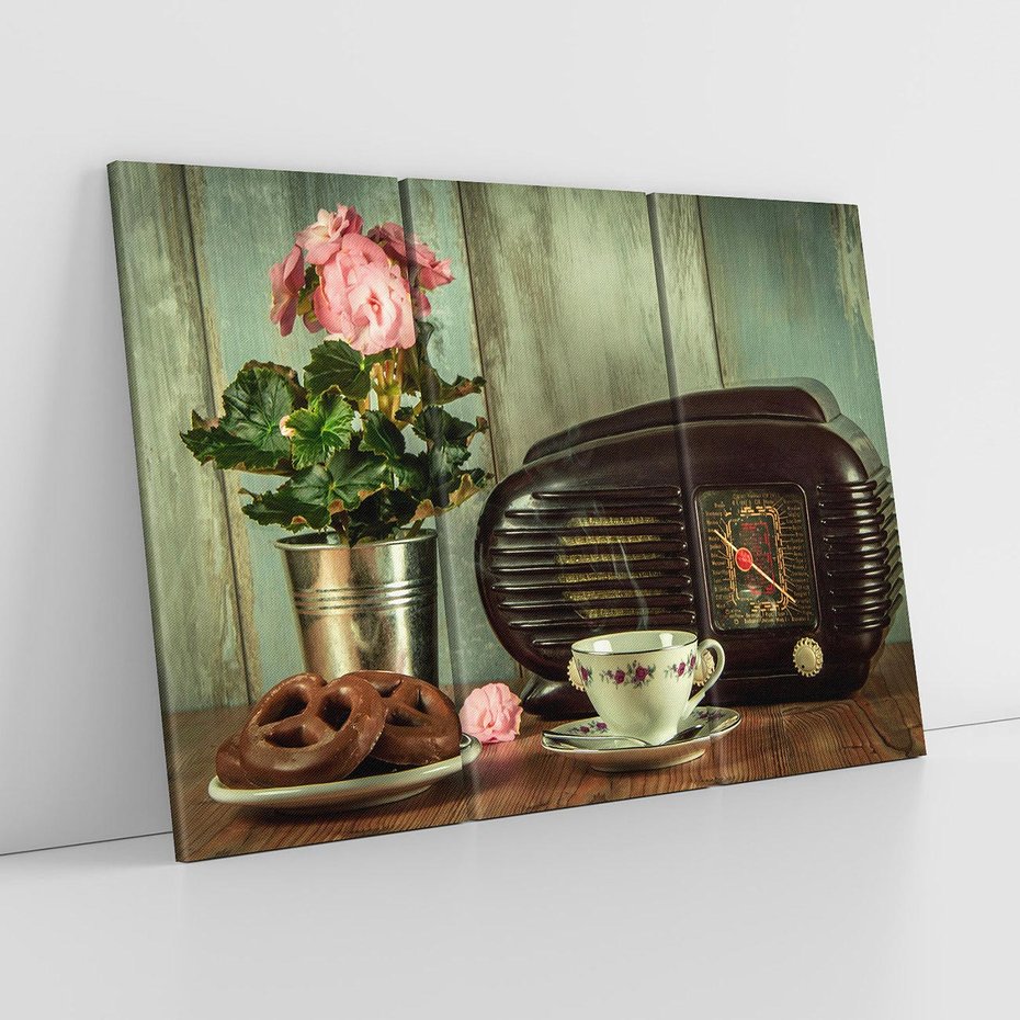 Obraz na płótnie 120x80 - Retro Radio z Kwiatami - Harmonia Nostalgii - retro, radio