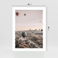 Plakat bez ramy 30x40 - Wolność w Powietrzu - balony latające nas pustynnym krajbrazem, balony do latania