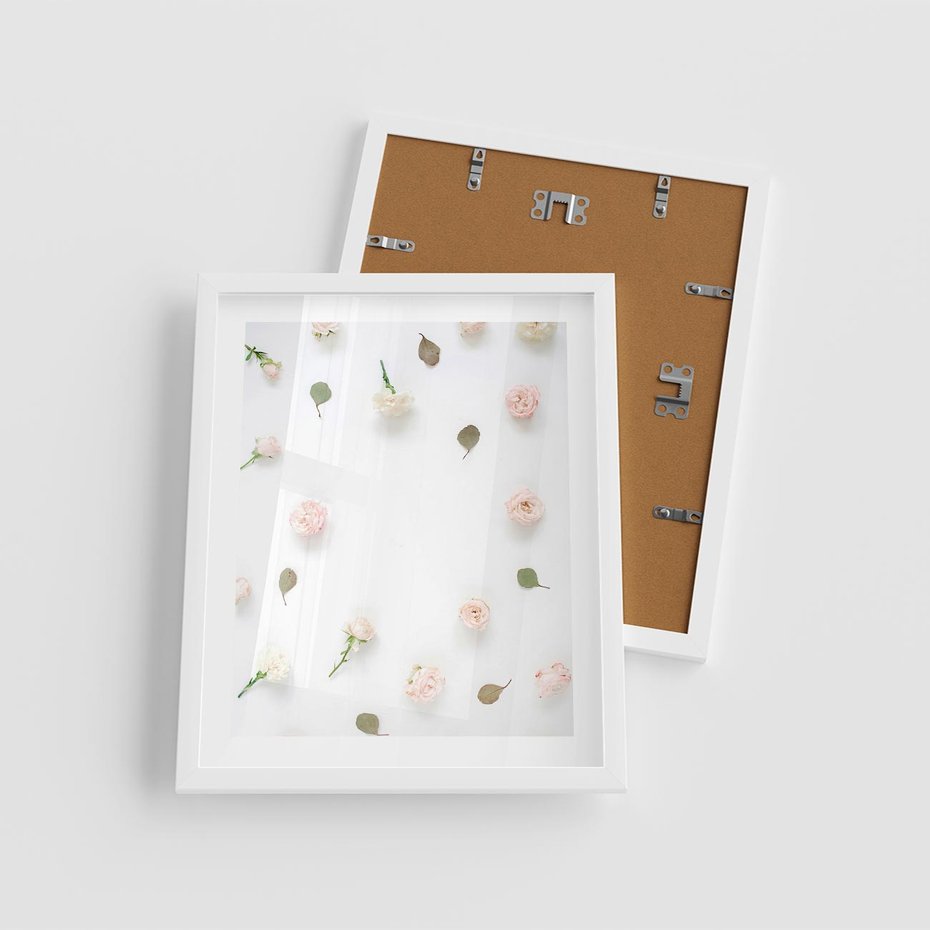 Plakat w ramie 40x50 - Romantyczna Kompozycja z Różami - kompozycja kwiatowa, róże - rama biała
