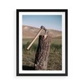 Plakat w ramie 50x70 - Rustykalna Praktyczność: Fotografia Siekiery - rustykalna fotografia, siekiera wbita w pieniek - rama czarna