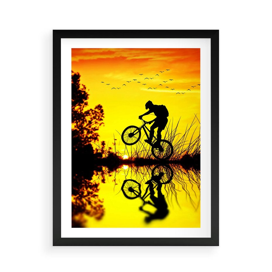 Plakat w ramie 50x70 - Rower przy zachodzie słońca - rower, zachód - rama czarna
