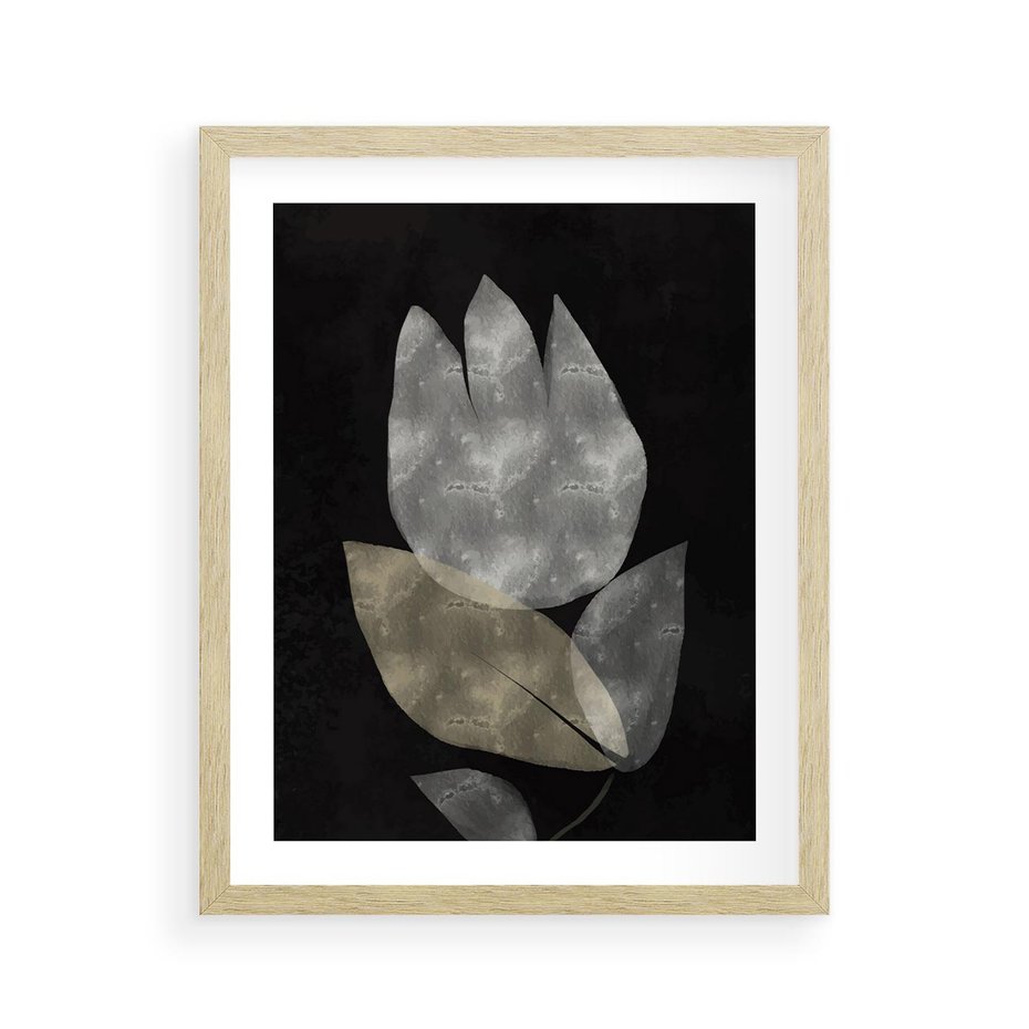 Plakat w ramie 40x50 - Nocne Uniesienia - abstrakcyjny kwiat, mroczna atmosfera - rama drewno