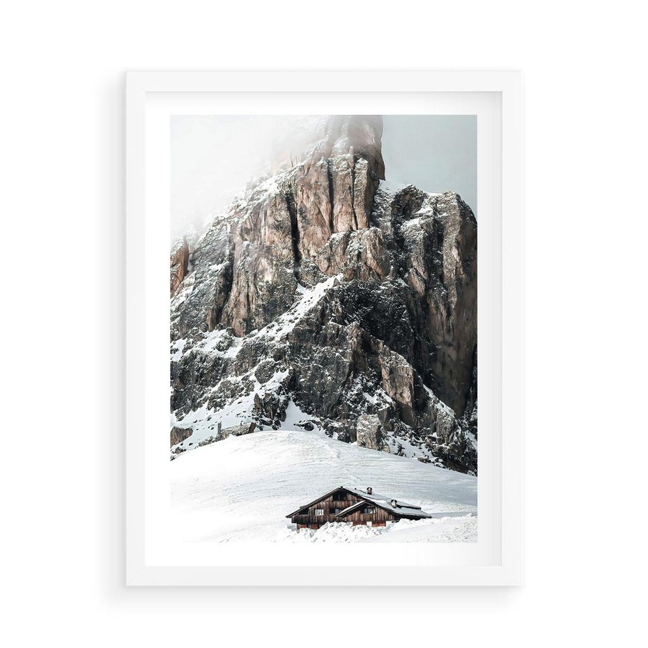 Plakat w ramie 50x70 - Górski Raj z Chatką - górskie szczyty, ośnieżone góry - rama biała