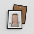 Plakat w ramie 30x40 - Śródziemnomorskie Drzwi Czasu - fotografia starych drzwi, śródziemnomorska architektura - rama czarna