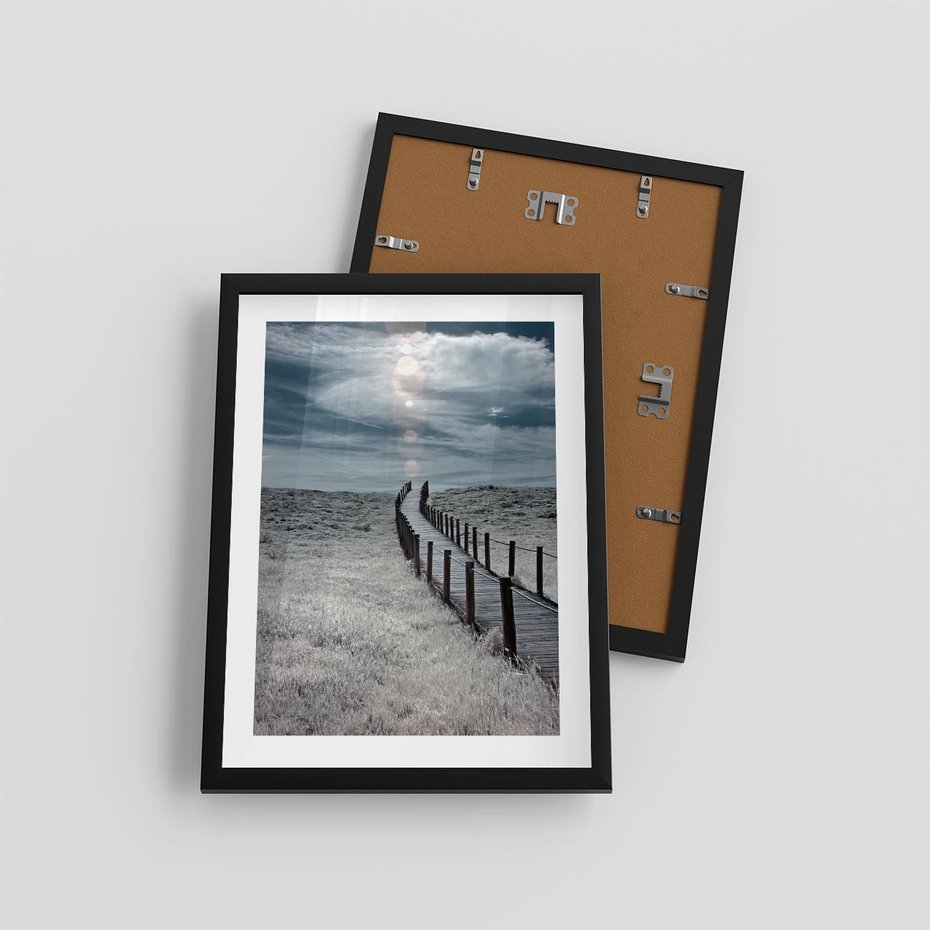 Plakat w ramie 30x40 - Burzowy pomost na plaży - plaża, pomost - rama czarna