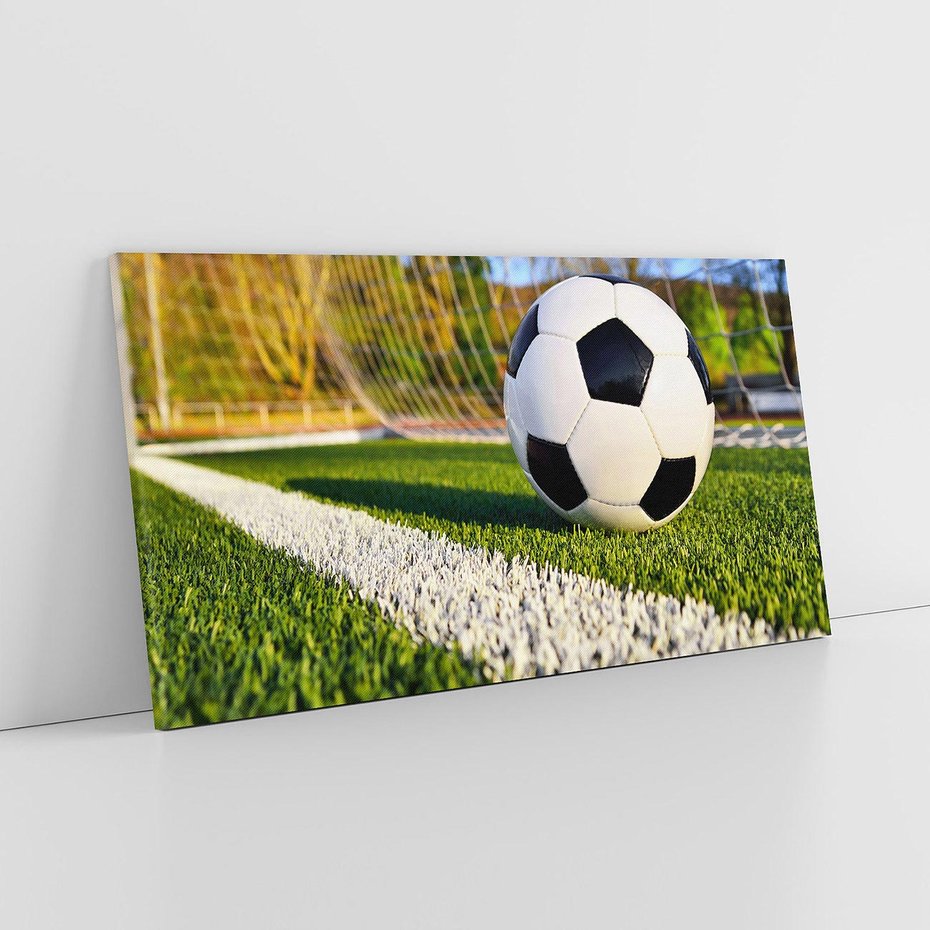 Obraz na płótnie 120x60 - Pasja na Boisku: Piłka Nożna - boisko, piłka