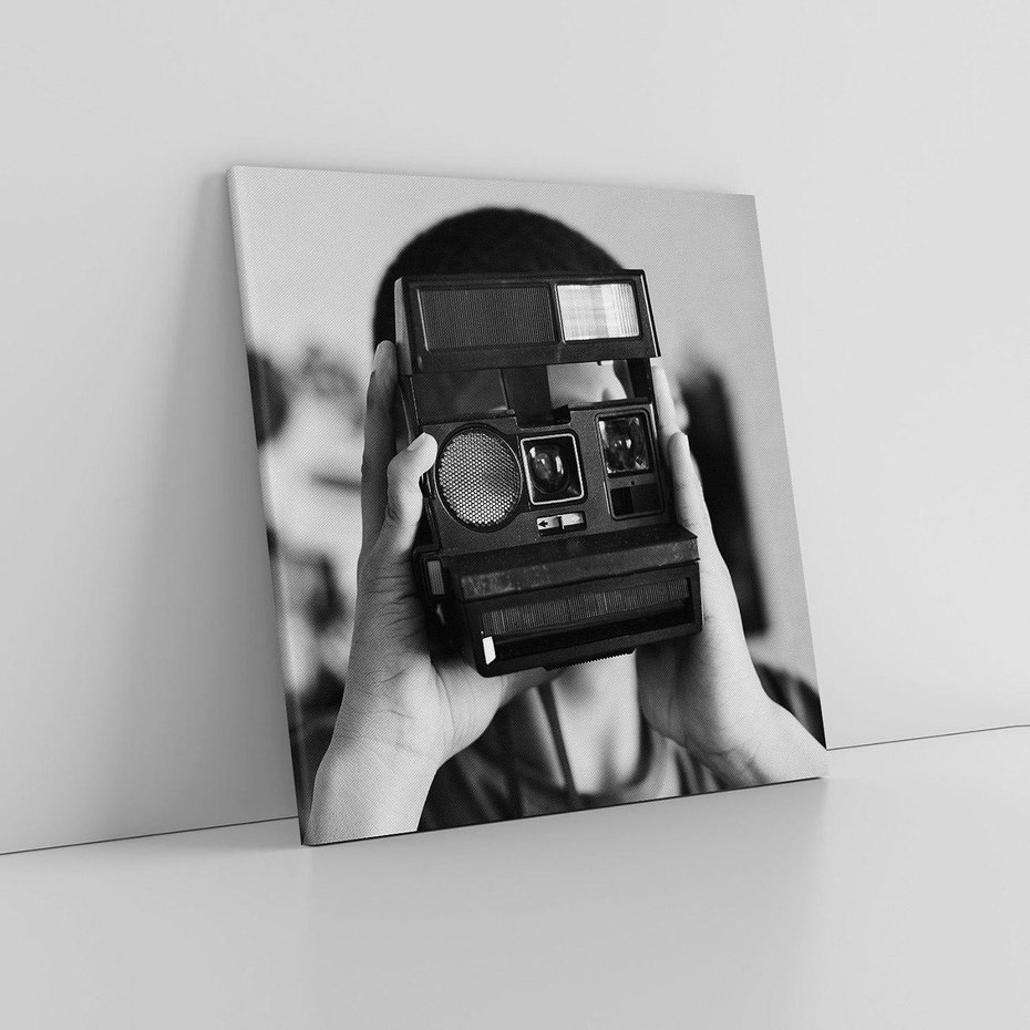 Obraz na płótnie 80x80 - Mężczyzna za Aparatem - czarno białe zdjęcie, portret