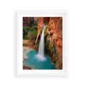 Plakat w ramie 40x50 - Wodospad wśród majestatycznych gór - wodospad, górski - rama biała