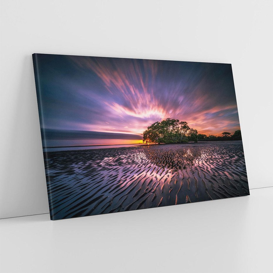 Obraz na płótnie 120x80 - Górska idylla: Domek nad strumykiem - jezioro, wyspa