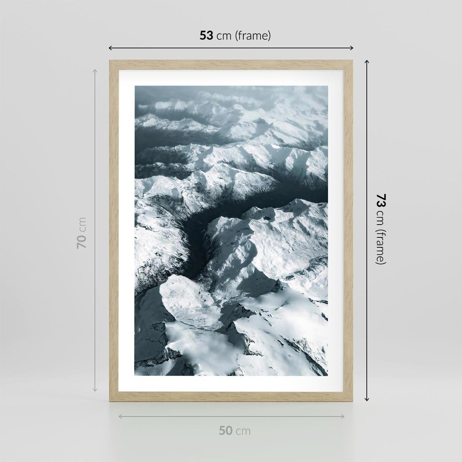 Plakat w ramie 50x70 - Ośnieżone Szczyty z Wysoka - ośnieżone szczyt górskie, zdjęcie z lotu ptaka - rama drewno