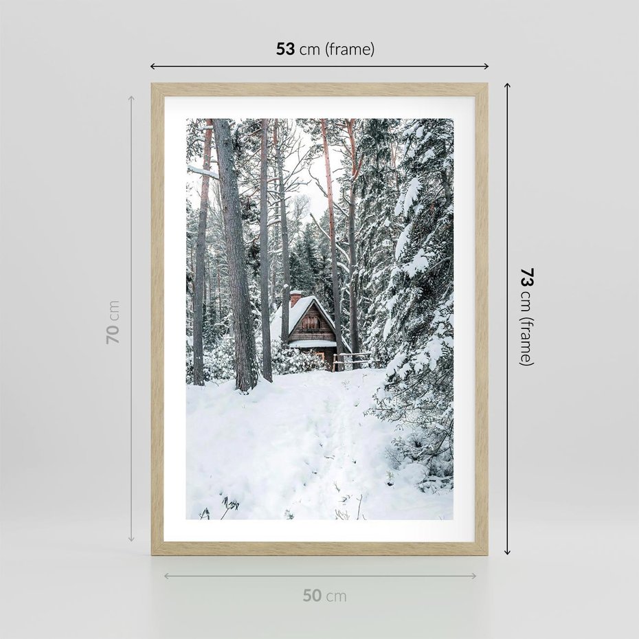 Plakat w ramie 50x70 - Spokój Zimowej Przygody w Lesie - domek w górach w lesie, zima - rama drewno
