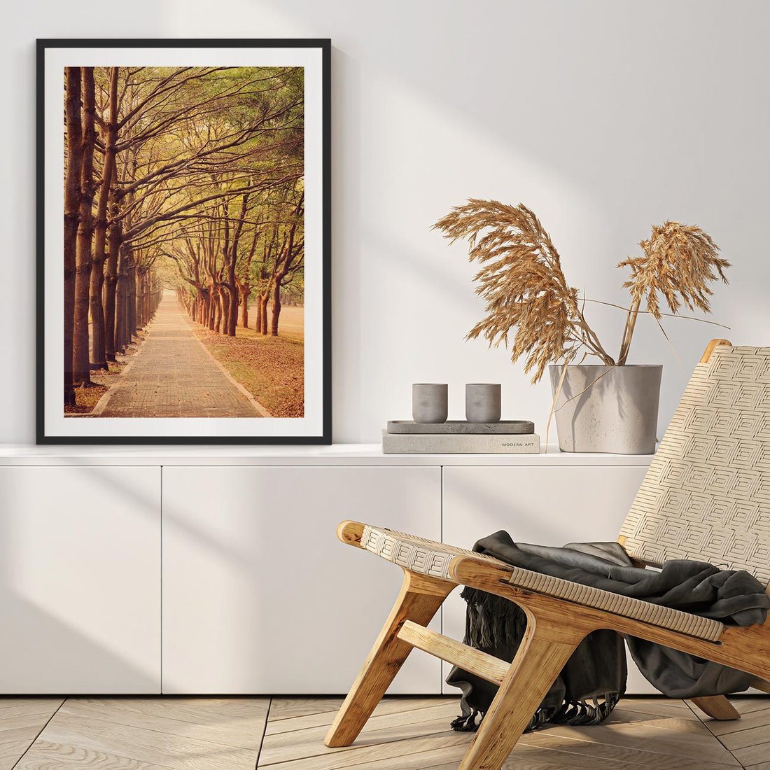 Plakat w ramie 40x50 - Wędrówka między drzewami - droga, drzewa - rama czarna