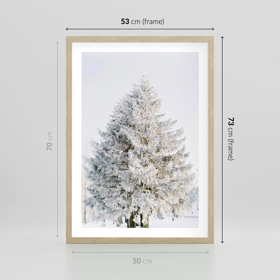 Plakat w ramie 50x70 - Zimowa Poezja w Ośnieżonym Drzewie - ośnieżone drzewo, zima - rama drewno