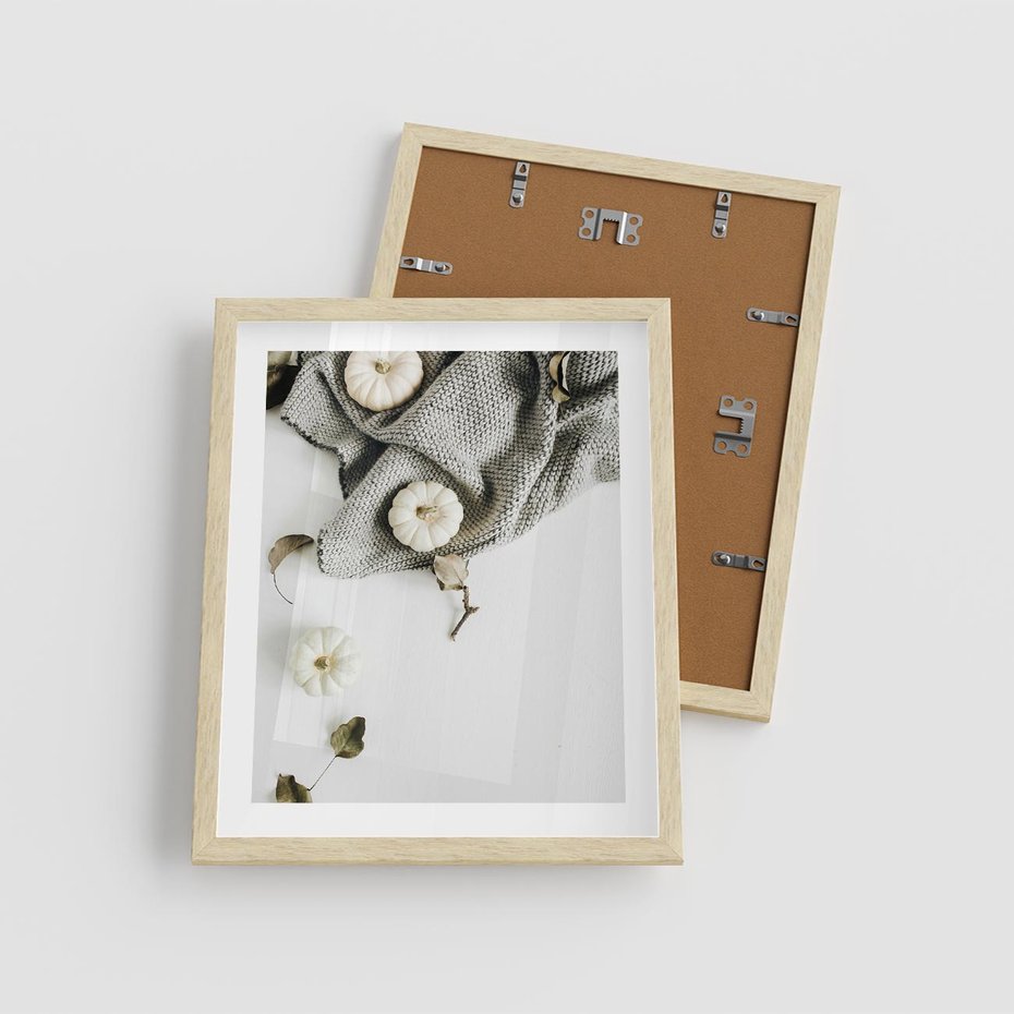 Plakat w ramie 40x50 - Białe Dynie i Przytulny Koc - kompozycja jesienna, białe dynie - rama drewno