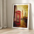 Plakat w ramie 40x50 - Ikoniczna budka telefoniczna w Londynie - sepia, budka - rama drewno