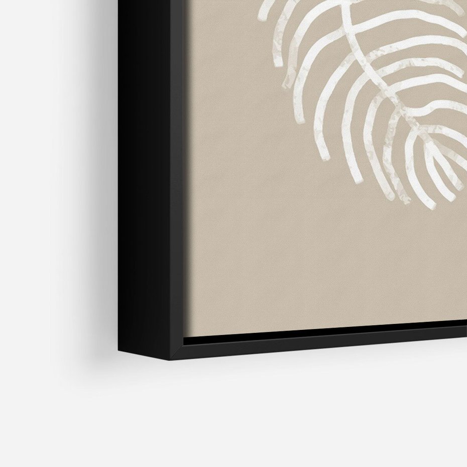 Obraz w ramie 70x100 - Spleciona Harmonia - sztuka nowoczesna, białe i czarne pióro - rama czarna