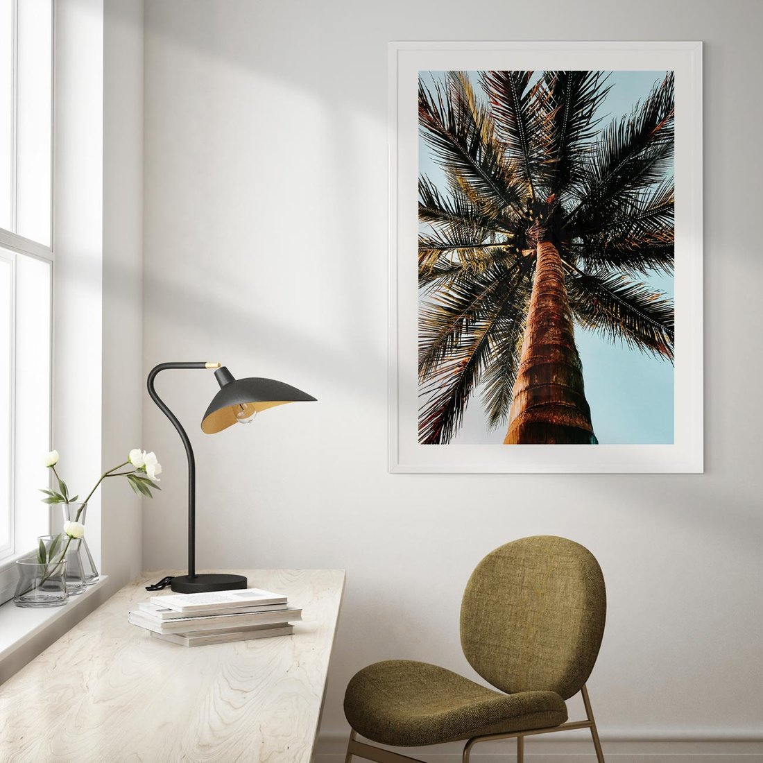 Plakat w ramie 50x70 - Rajskie Inspiracje: Palma na Niebie - palma, na tle nieba - rama biała