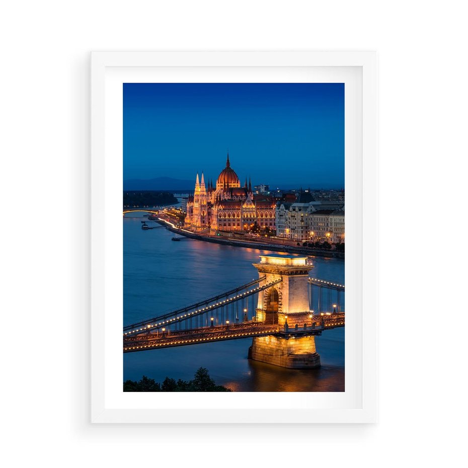 Plakat w ramie 50x70 - Mostowe miasto nocą - miasto, most - rama biała