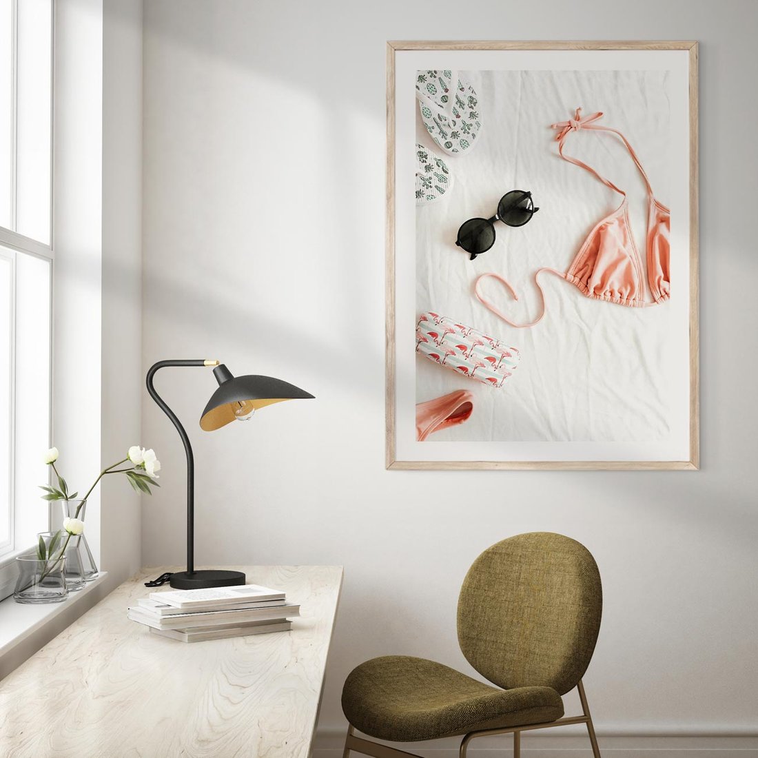 Plakat w ramie 30x40 - Letnia Elegancja na Plaży - kompozycja, elementy stroju na plażę - rama drewno