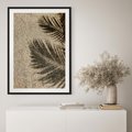 Plakat bez ramy 50x70 - Plażowa Idylla - palma, cień na piasku