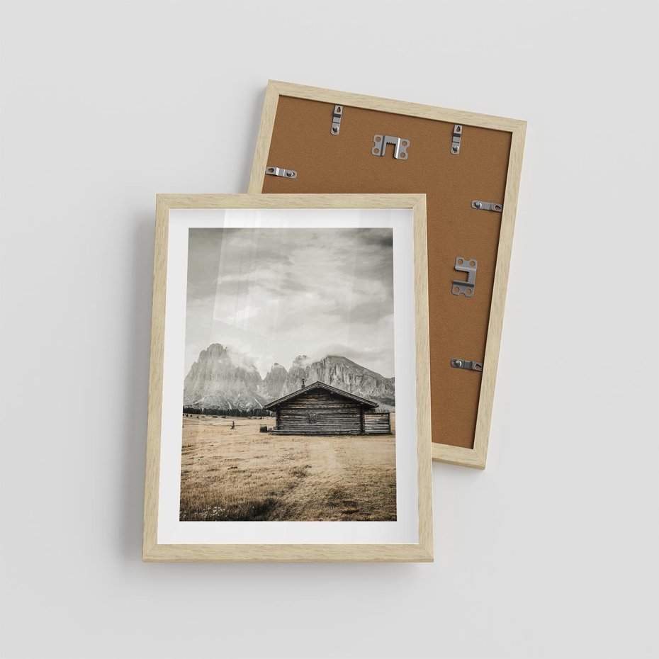 Plakat w ramie 30x40 - Surowa Przestrzeń i Górski Ustronny Azyl - chatka w górach, góry - rama drewno