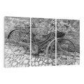 Obraz na płótnie 120x80 - Zapomniany Urok - czarno biała fotografia, stary rower oparty o mur