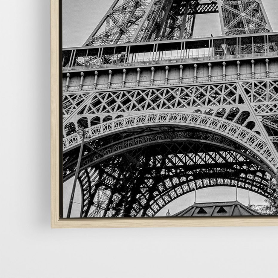 Obraz w ramie 80x120 - Zabawa w Paryżu - czarno białe zdjecie, wieża eiffla - rama drewno
