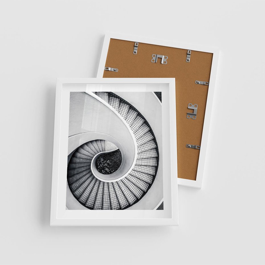 Plakat w ramie 40x50 - Nowoczesne Schody: Kręcone Piękno - nowoczesna architektura, kręcone schody - rama biała