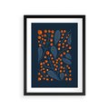 Plakat w ramie 30x40 - Symfonia liści i owoców - granatowe tło, pomarańczowe owoce jarzębiny - rama czarna