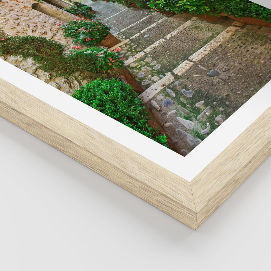 Plakat w ramie 30x40 - Magiczna podróż w głąb miasta - uliczka, perspektywa - rama drewno