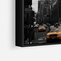 Obraz w ramie 70x100 - Nowy York, taksówka w ruchu - Nowy York, taksówka - rama czarna