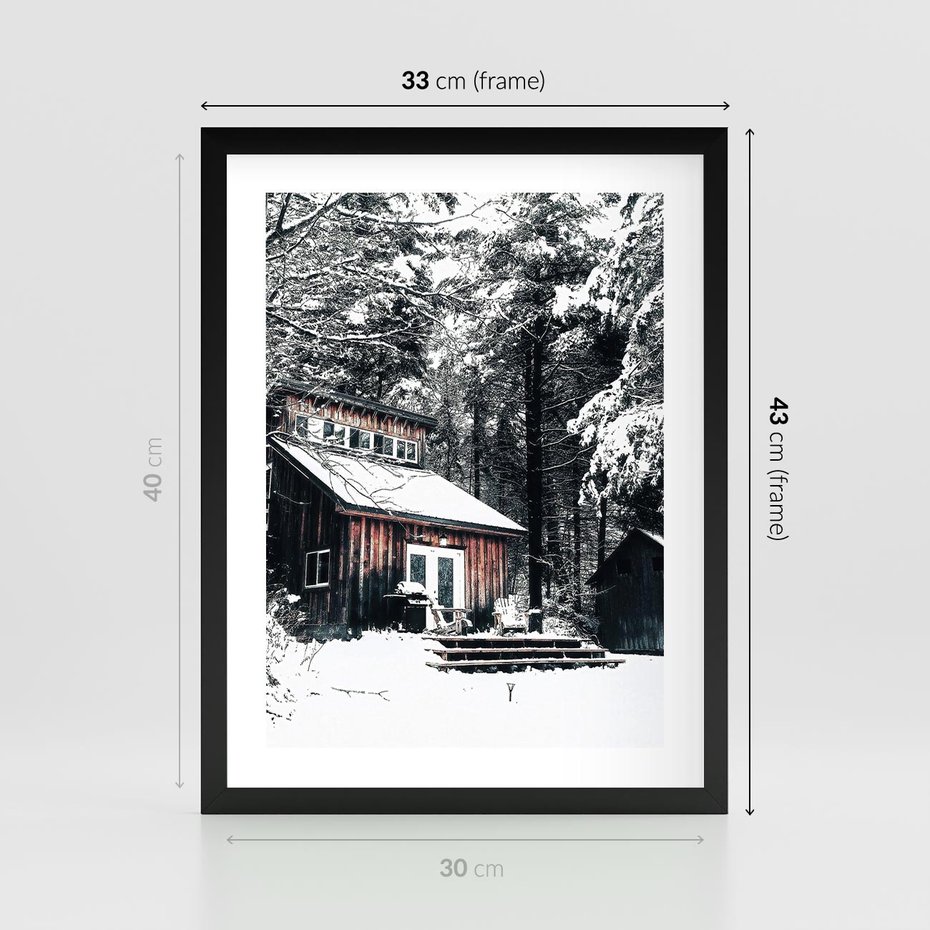 Plakat w ramie 30x40 - Zimowy Urok Drewnianego Domku - zima, drewniany domek - rama czarna