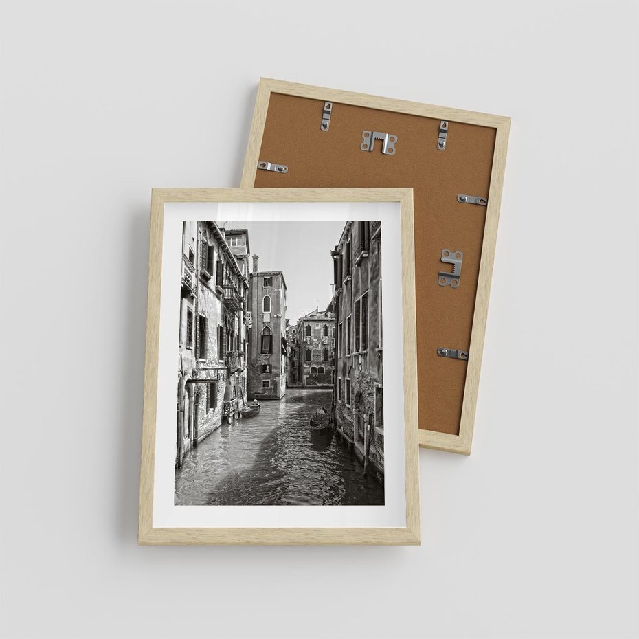 Plakat w ramie 30x40 - Weneckie Kanały - czarno białe zdjęcie, wenecja - rama drewno