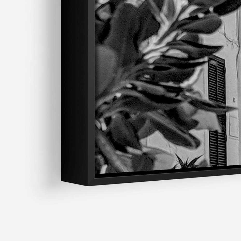 Obraz w ramie 100x70 - Nadmorska Uliczka - czarno białe zdjecie, uliczka w nadmorskim mieście - rama czarna