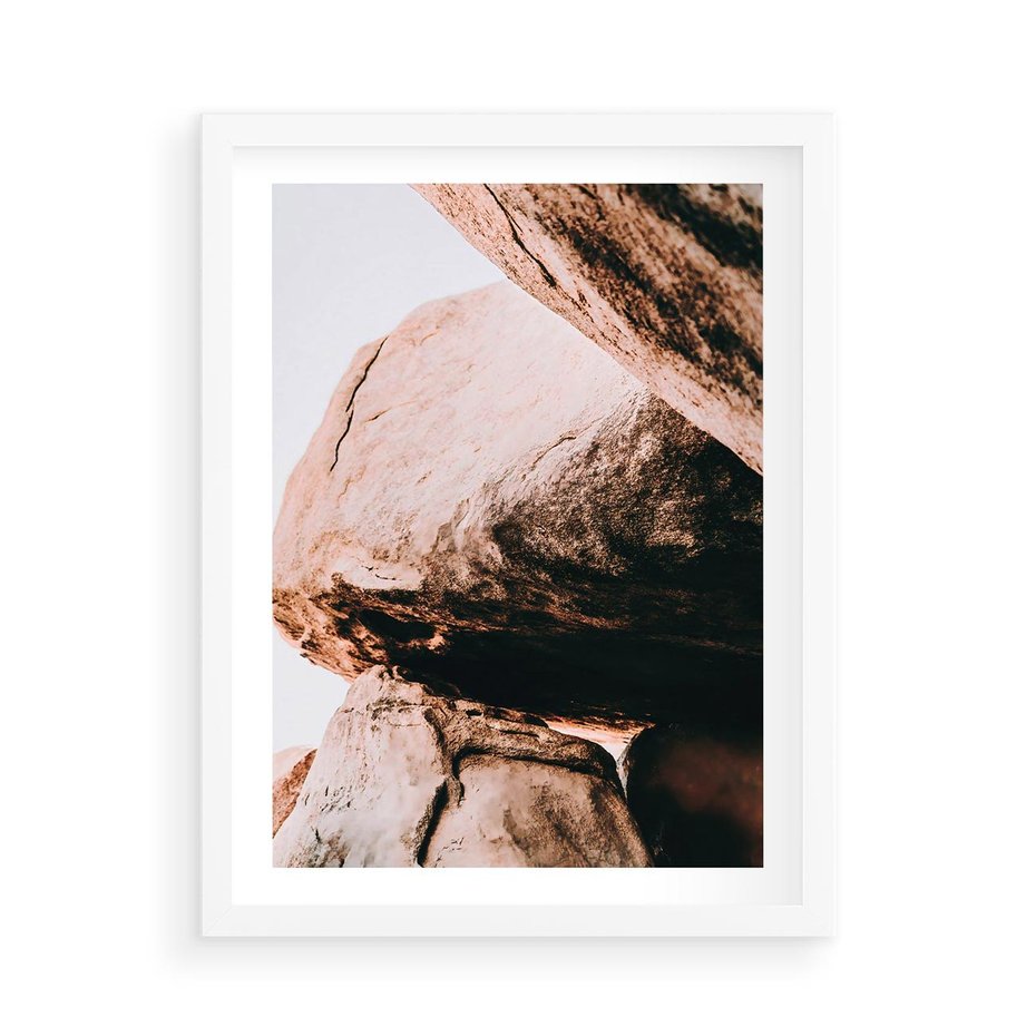 Plakat w ramie 50x70 - Tekstura Brązu - skały, głazy - rama biała