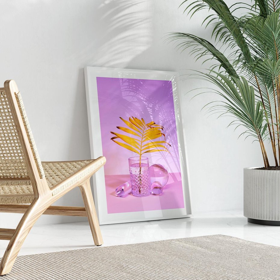 Plakat bez ramy 21x30 - Neonowy Liść Palmy na Fotografii - neonowa fotografia, liść palmy w szklance