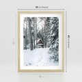 Plakat w ramie 30x40 - Spokój Zimowej Przygody w Lesie - domek w górach w lesie, zima - rama drewno
