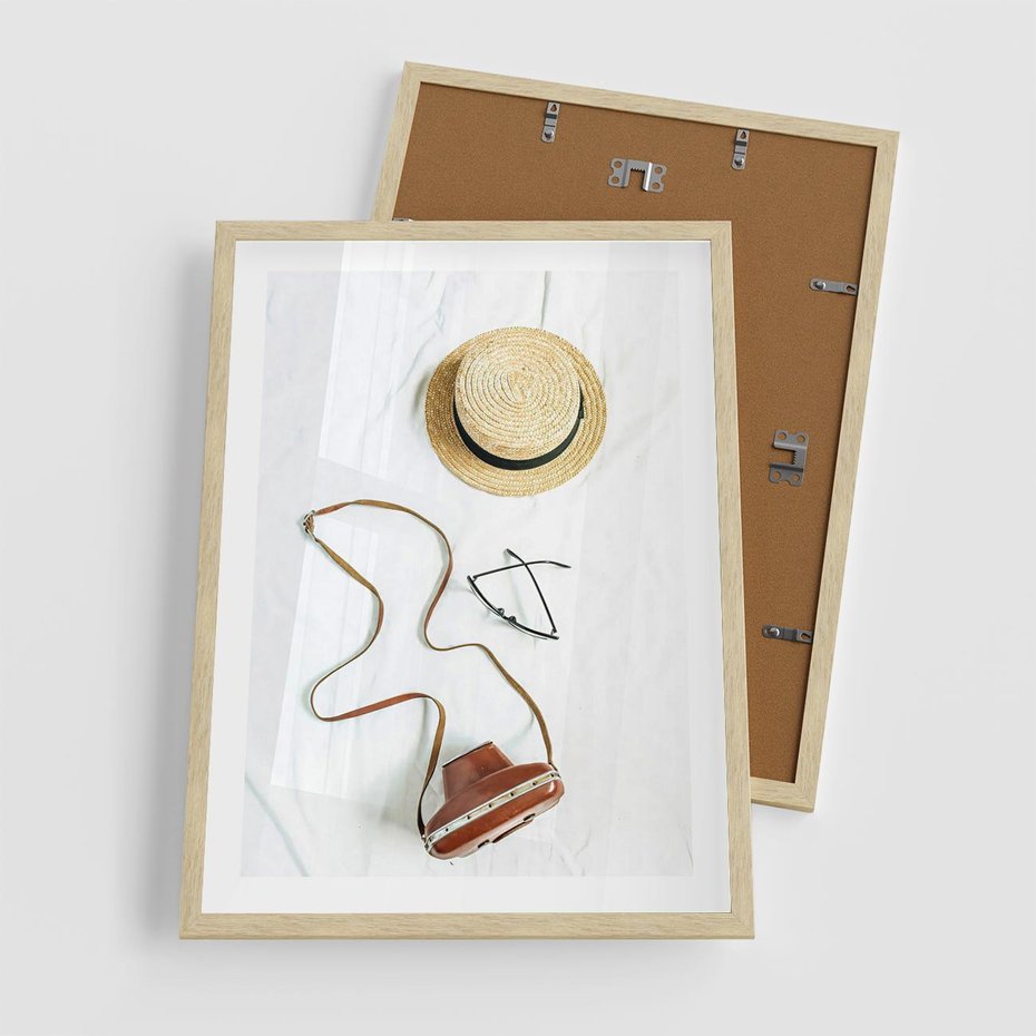 Plakat w ramie 50x70 - Artystyczna Dusza - boho kompozycja, kapelusz słomkowy - rama drewno