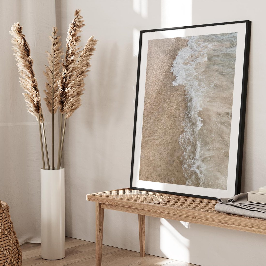 Plakat w ramie 50x70 - Fale Morza na Piasku - plaża, morze - rama czarna