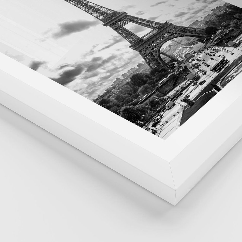 Plakat w ramie 50x70 - Wieża Eiffla - czarno białe zdjecie, wieża eiffla - rama biała