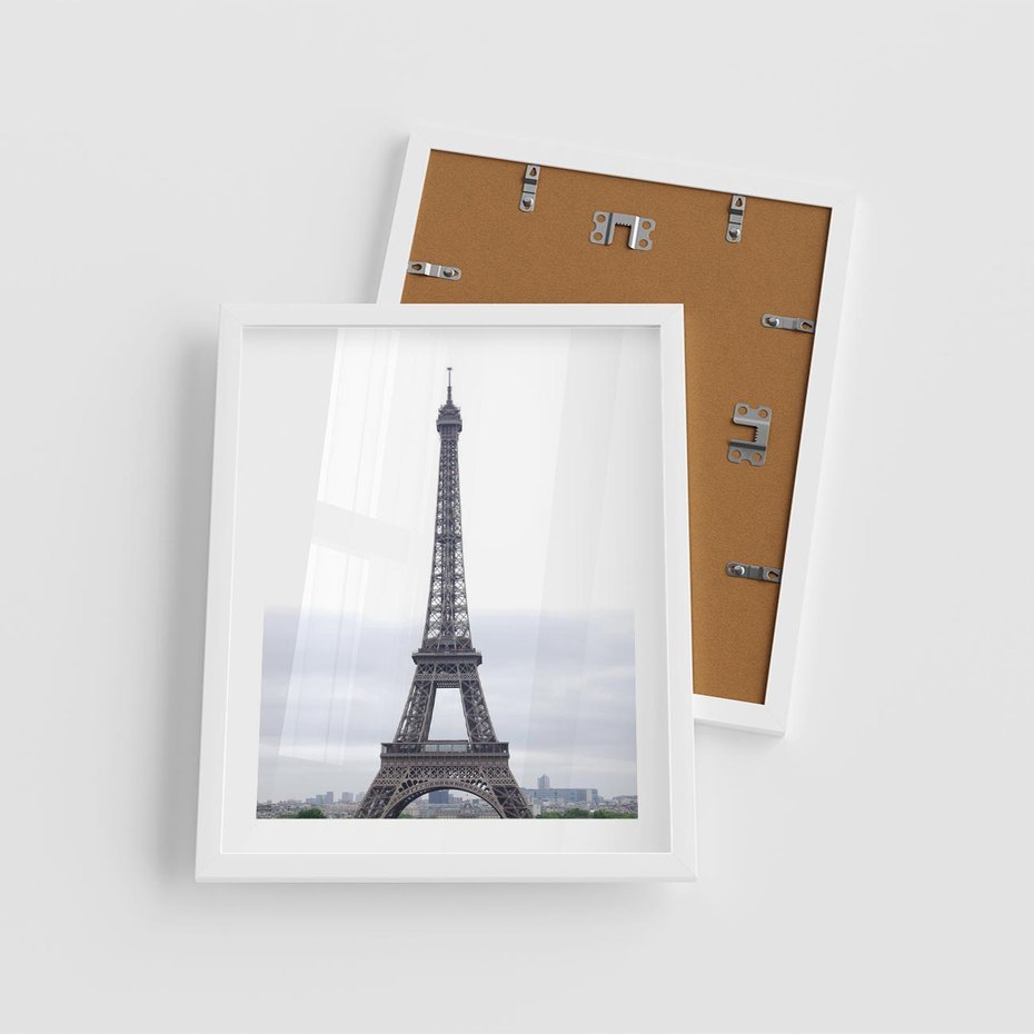 Plakat w ramie 40x50 - Eiffla w mglistym świetle - Eiffla, Paryż - rama biała