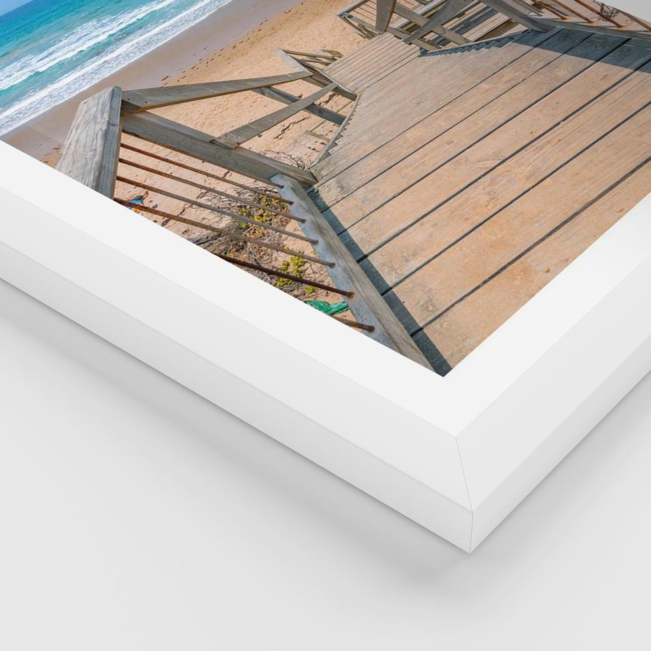 Plakat w ramie 40x50 - Pomost ku Morzu - pomost na plaży, morze - rama biała