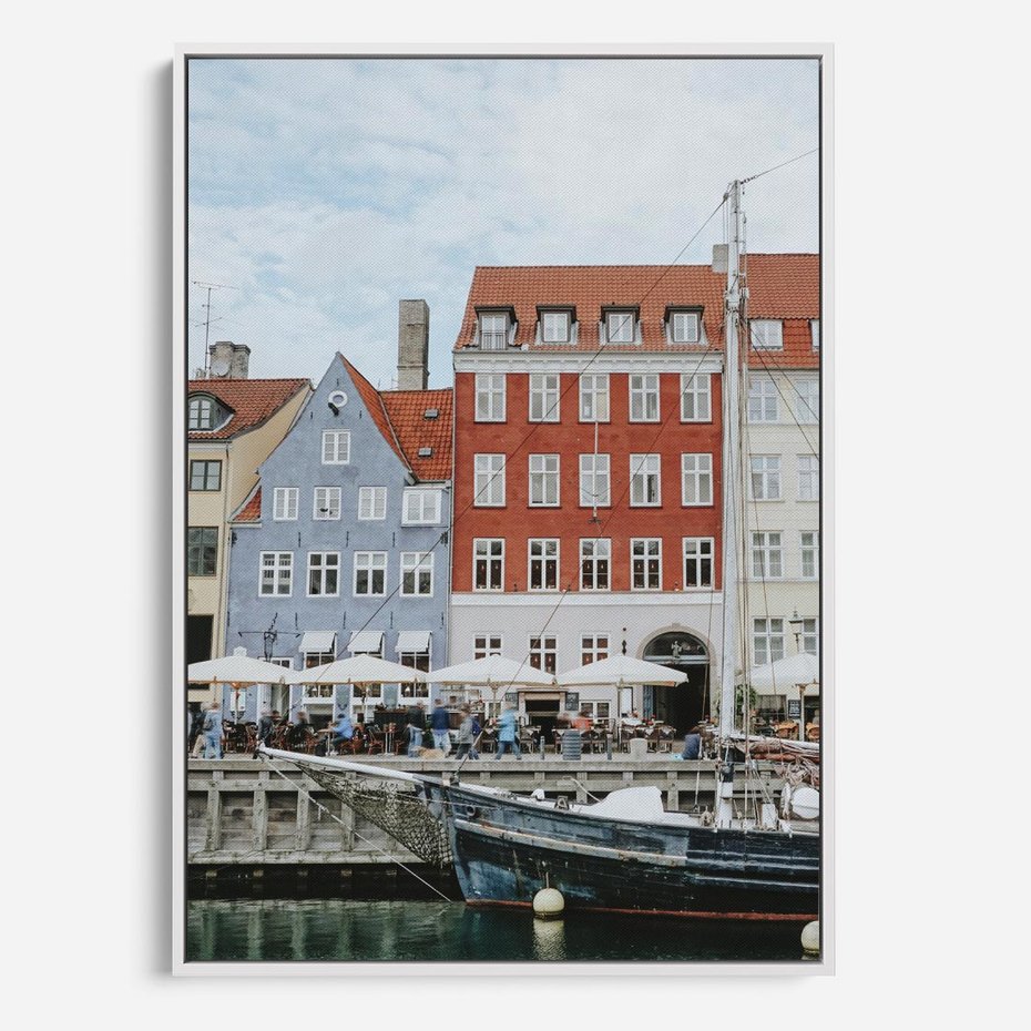 Obraz w ramie 80x120 - Miejska Dynamika - Dania, Kopehaga - rama biała