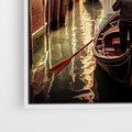 Obraz w ramie 80x80 - Spokojna Wenecja - gondolier w gondoli, kanały Wenecji - rama biała